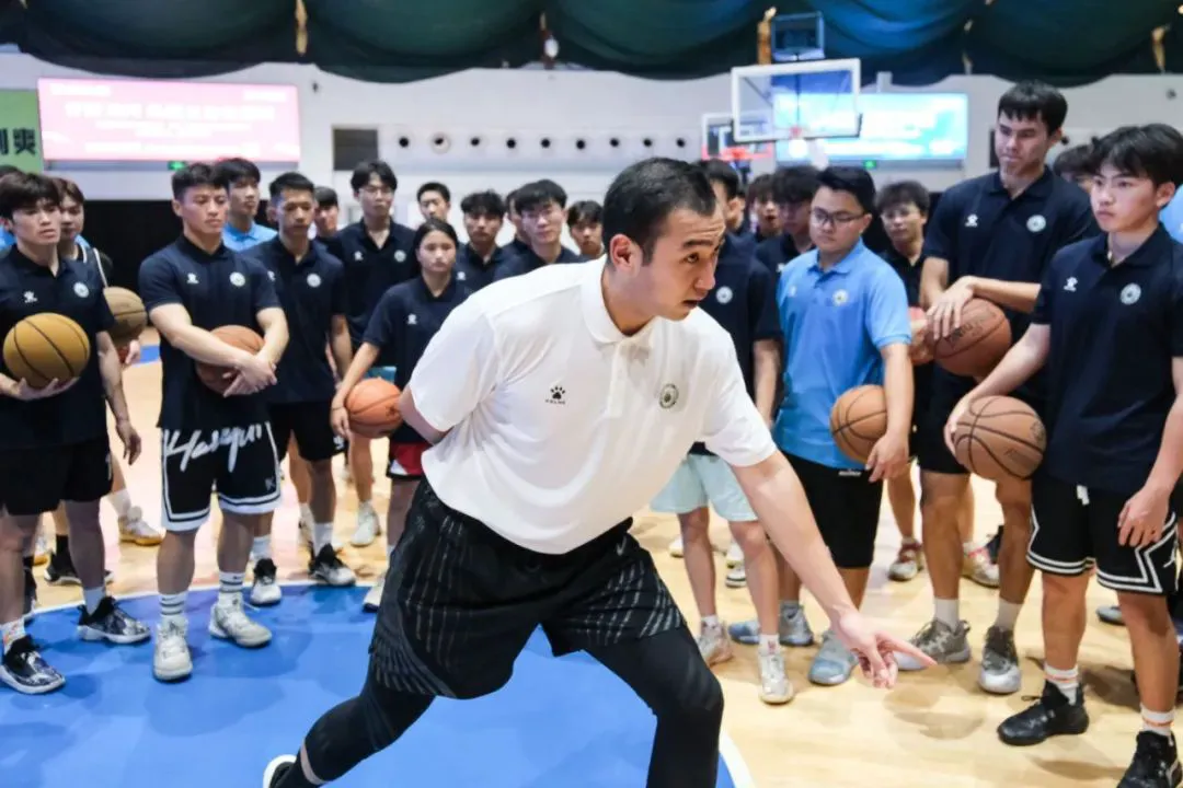 篮球青训营中的体能训练方案有哪些?_0
